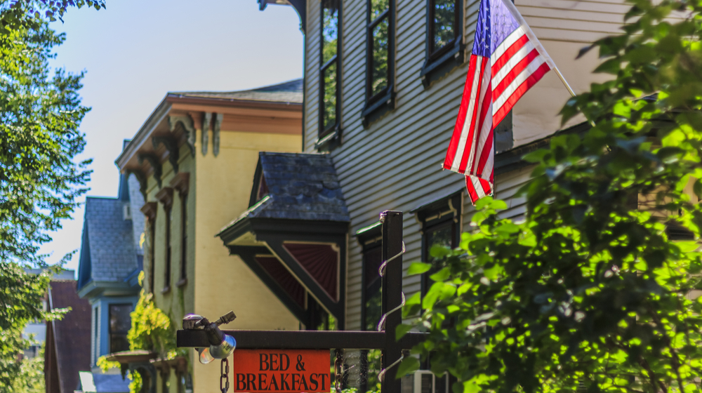 How to Open a Bed and Breakfast Business